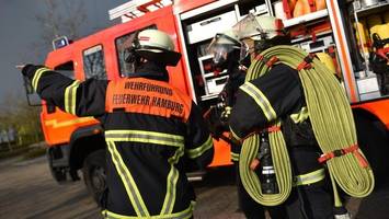zimmer in billstedter pflegeheim brennt – feuerwehr rettet bewohner