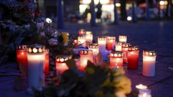 gesichter verfolgter juden werden auf hamburger bunker projiziert