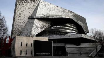 mit rauchfackeln: anti-israel-randale bei shani-konzert in paris