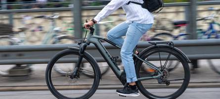 49-Jähriger „frisiert“ in Augsburg sein E-Bike zu einer Art Kleinkraftrad