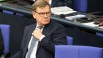 Besuch in Kolumbien: Nach Defekt: Wadephul reist per Linie zu Südamerika-Gipfel