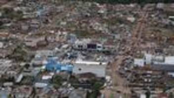 unwetter: tornado trifft südbrasilien: stadt fast vollständig zerstört
