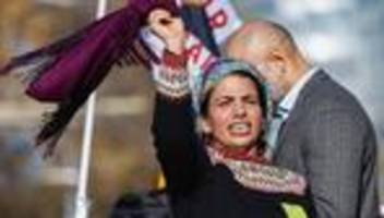 PKK: Mehrere Tausend Menschen demonstrieren in Köln für Freilassung Öcalans