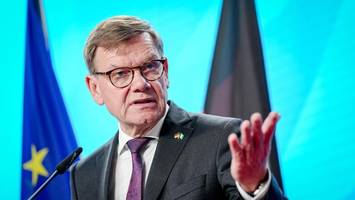 Defekt am Regierungsflieger: Wadephul startet  Südamerika-Reise mit Linienflug