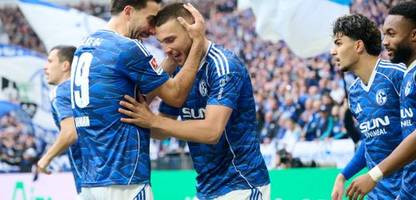 2. Fußball-Bundesliga: FC Schalke 04 erobert Tabellenspitze nach Sieg gegen Elversberg