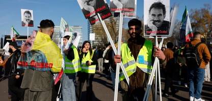 Köln: Tausende demonstrieren in Köln für Freilassung von PKK-Chef Abdullah Öcalan