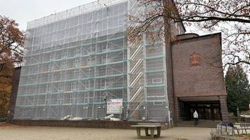 risse entdeckt: gymnasium muss aula und sporthalle sperren