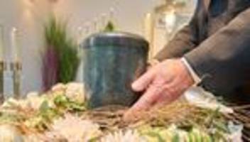 Bestattungen: Urne im Wohnzimmer - Nicht in Baden-Württemberg