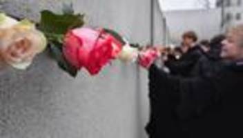 Geschichte: Mit bunten Rosen: Berlin erinnert an Mauerfall vor 36 Jahren