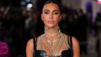 Leute: Kim Kardashian durch Anwaltsprüfung gerasselt