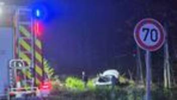 unfall im rhein-sieg-kreis: 39-jähriger überschlägt sich mit auto - schwer verletzt