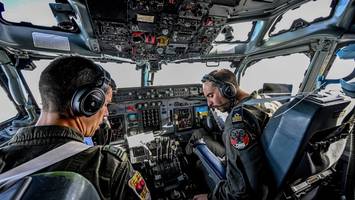 reporter an bord: nato-awacs spüren über der ukraine feindliche jets auf