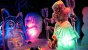 eiskunst: frostiger karneval: eiswelt-ausstellung bei minus 8 grad
