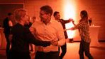 Feier zum Mauerfall: Schwesig und Günther glänzen auf dem Tanzparkett