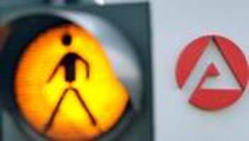 junge erwachsene ohne job: mehr junge menschen ohne arbeit - was sind die gründe?