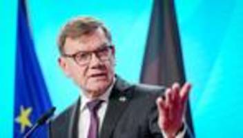 lateinamerika-reise : wadephul will stärkere lithium-zusammenarbeit mit bolivien