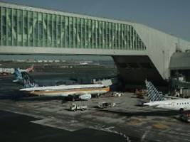 Trotz Haushaltssperre: Trump drängt Fluglotsen zur Arbeit - auch ohne Gehalt