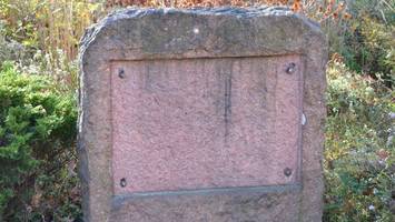 Bronze-Diebstahl an Denkmal: Bezirk und Polizei tappen im Dunkeln