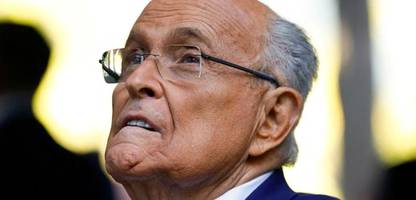 Donald Trump: US-Präsident begnadigt Rudy Giuliani und 76 weitere Personen