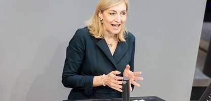 Krankenkassen: Gesundheitsministerin Nina Warken will Zusatzbeitrag bei 2,9 Prozent halten