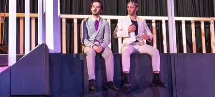 mit herzblut und kunstblut auf der bühne: „Ödipus“ und „antigone“ im doppelpack