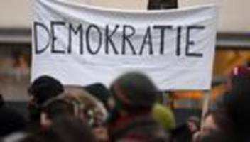 Extremismus bekämpfen: Landtag debattiert über Demokratiefördergesetz