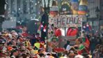 Fastnacht: Launige Ansprachen, süffiges zum Anstoßen - der Narr ist los