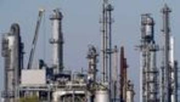 Konjunktur: Chemie leidet unter Auftragsmangel - hakt an allen Ecken