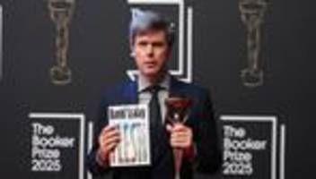 Literaturauszeichnung: Booker-Preis 2025 geht an ungarisch-britischen Autor Szalay
