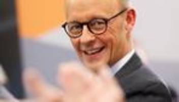 Runder Kanzler-Geburtstag: Merz ist 70: Gediegener Empfang statt Rambo Zambo