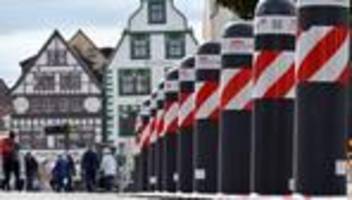 Verschärfte Vorkehrungen: Thüringens Städte rüsten Weihnachtsmärkte mit Sperren auf