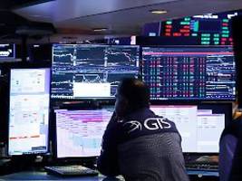 Dow schließt auf Rekordhoch: Wall Street wartet nervös auf Konjunkturdaten