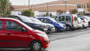 pilotprojekt in berlin: getränkehändler gibt 99 parkplätze frei