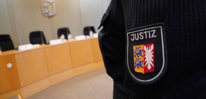 schleswig-holstein: gericht erkennt beamtengehälter als zu niedrig an