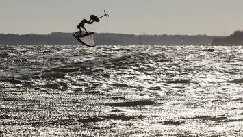 Hai-Angriff in Australien: Tier beißt Stück aus Surfboard