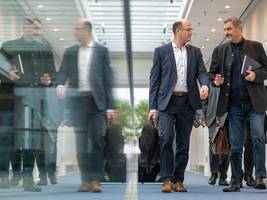 Haushaltspolitik in Bayern: Mit einem kräftigen Griff in die Rücklagen: Bayern hält die „schwarze Null“