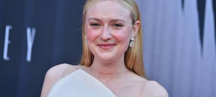 modell für jede beziehung: dakota fanning bekommt von tom cruise jedes jahr ein paar schuhe