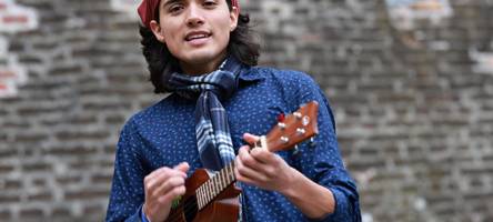 max Ángeles träumt von einem leben als musiker und präsentiert seinen 37. song