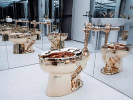 Maurizio Cattelans goldenes Klo bei Sotheby’s: Gold stinkt nicht