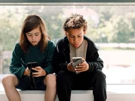 Handyverbot an Solinger Schulen: „Ein Junge hat ohne sein Handy ständig einen Phantomgriff an die Hose gemacht“