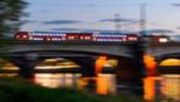 Bahnverkehr: Protest gegen Einsparungen bei Zugbegleitern