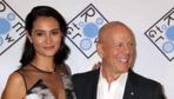 Demenz und Pflege: Ehefrau von Bruce Willis schreibt Pflege-Ratgeber zu Demenz