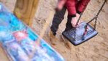 handelsübliches feuerwerk: wohnungsbrand nach böllerwurf? kinder unter verdacht