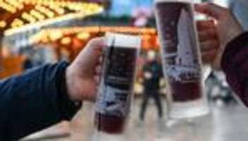 Heiß und lecker: Was Glühwein dieses Jahr auf den Weihnachtsmärkten kostet
