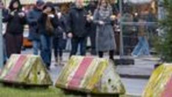 Sicherheit am Glühweinstand: Anlasslose Waffenkontrollen der Polizei auf Weihnachtmärkten