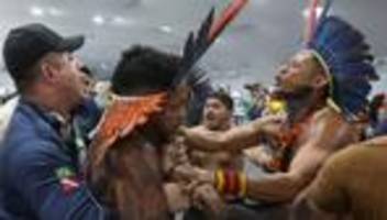 COP30: Zusammenstöße zwischen Einsatzkräften und indigenen Demonstranten