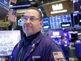 tech-werte mit abgaben: dow knackt erstmals 48.000 punkte