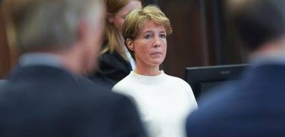 block-prozess: alarmknopf-aufzeichnungen im gericht abgespielt