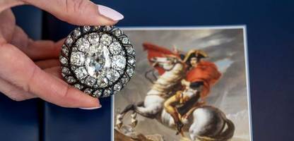 Genf: Brosche von Napoleon erzielt Millionen bei Sotheby's Auktion