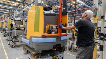 hartes sparprogramm drückt jungheinrich in die roten zahlen